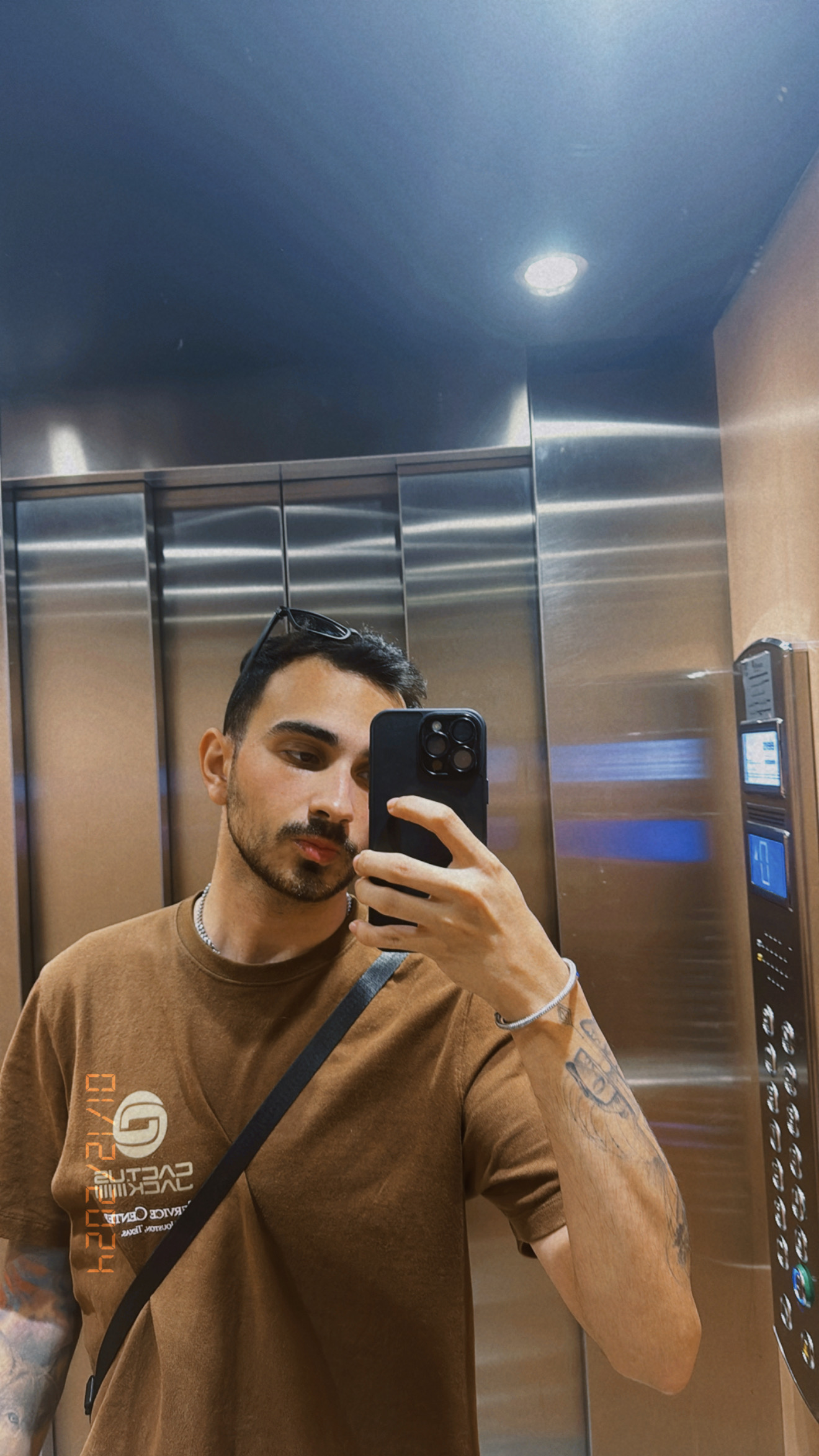 {“eId”:”5970488389725933″,”CameraPosition”:1}